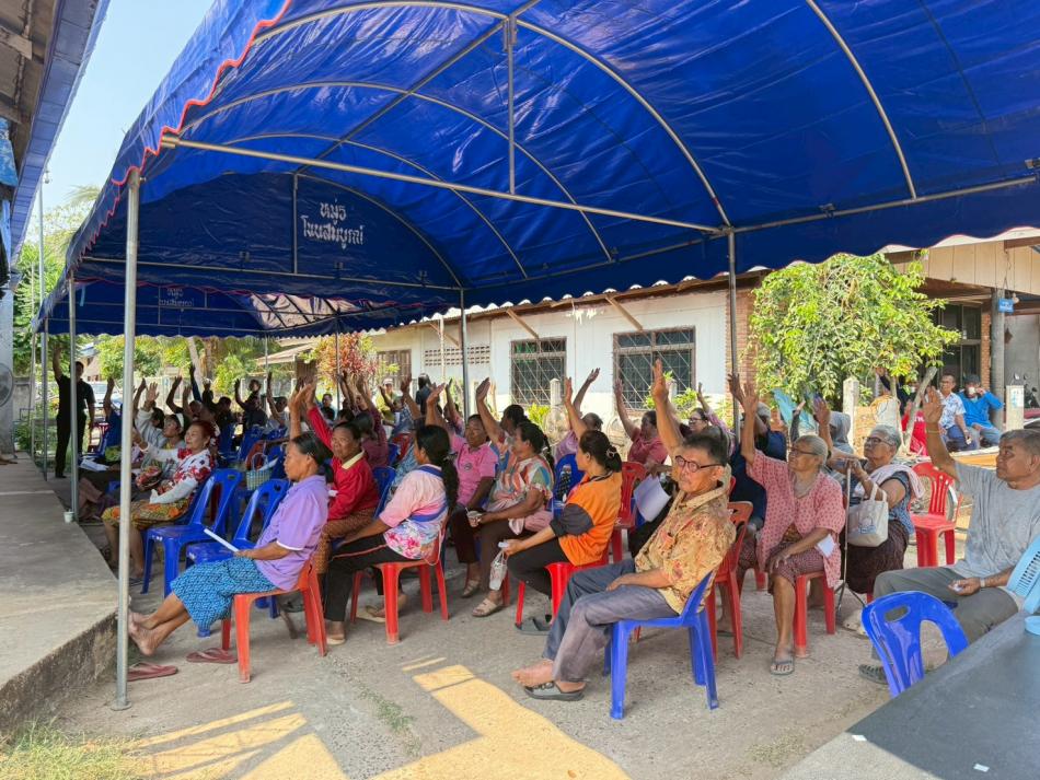 ประชุมประชาคมท้องถิ่นในระดับหมู่บ้านฯ   ณ ศาลาประชาคม หมู่ที่ 5 บ้านโนนสมบูรณ์  ตำบลโนนสมบูรณ์ อำเภอเดชอุดม จังหวัดอุบลราชธานี