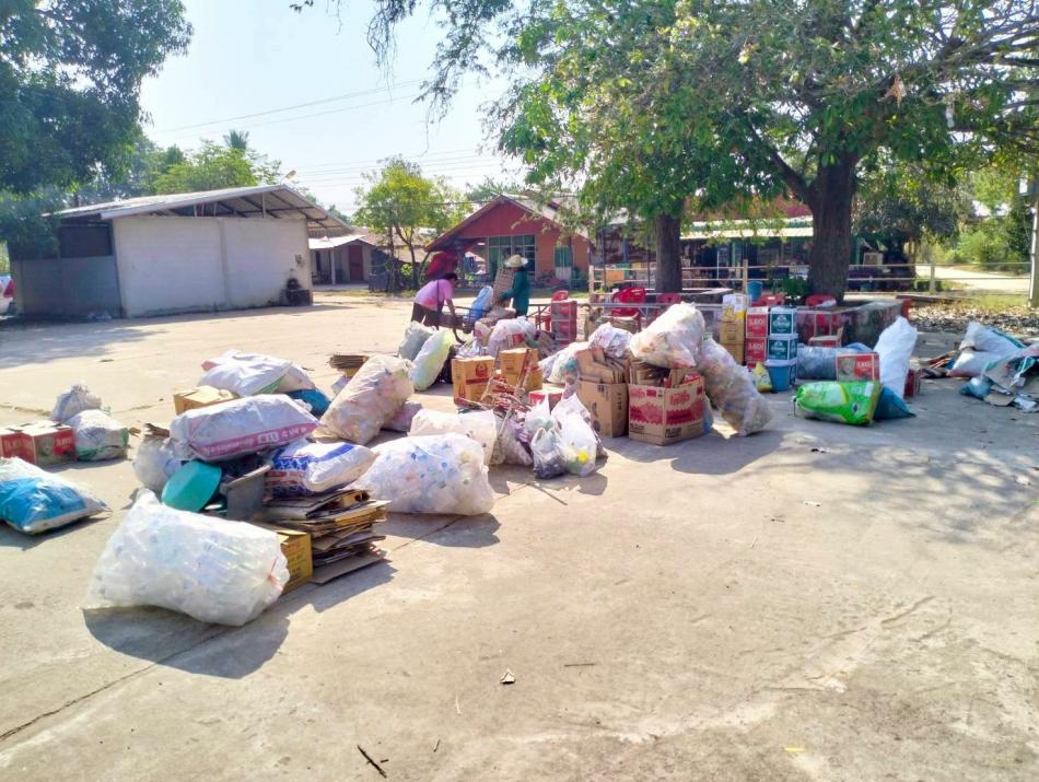 กองทุนธนาคารขยะ อบต.โนนสมบูรณ์  ดำเนินการรับขยะจากสมาชิกทั้ง 9 หมู่บ้าน ตามนโยบายการลดขยะครัวเรือน  การส่งเสริมการคัดแยกขยะ  และการสร้างรายได้จากขยะรีไซเคิล  รวมทั้งสวัสดิการฌาปนกิจสงเคราะห์ค่าศพให้กับครัวเรือนสมาชิก   กิจกรรมรับซื้อขยะครั้งที่ 2 / 2569 หมู่ที่ 8-1-6-3-5 และ 9