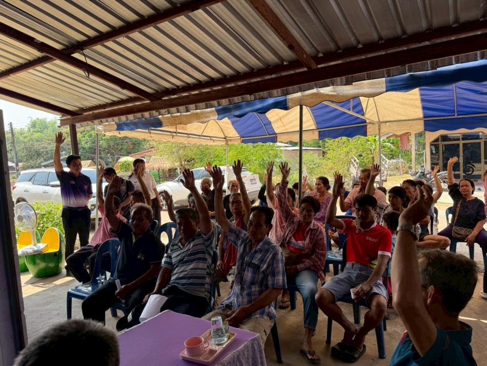 ประชุมประชาคมท้องถิ่นในระดับหมู่บ้านฯ   ณ ศาลาประชาคม หมู่ที่ 8 บ้านกอกกลาง  ตำบลโนนสมบูรณ์ อำเภอเดชอุดม จังหวัดอุบลราชธานี