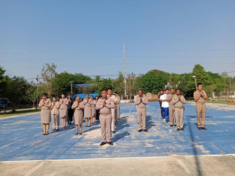 วันที่ 16 มีนาคม 2569 เวลา 08.00 น. ด้านองค์การบริหารส่วนตำบลโนนสมบูรณ์  อำเภอเดชอุดม จังหวัดอุบลราชธานี นำโดย -นายดวน ภูมิภักดิ์ รองนายกองค์การบริหารส่วนตำบลโนนสมบูรณ์ -นายบัวกรรณ์ วรรณริโก รองนายกองค์การบริหารส่วนตำบลโนนสมบูรณ์ -นายเทพพร มานะโส เลขานุการนายกองค์การบริหารส่วนตำบลโนนสมบูรณ์/และคณะสมาชิกสภาทั้ง 9 หมู่บ้านขององค์การบริหารส่วนตำบลโนนสมบูรณ์ร่วมกับ -พันจ่าเอก ตรีพงศ์ เสาร์แก้ว ปลัดองค์การบริหารส่วนตำบลโนนสมบูรณ์ -นายรุ่งศักดา ศรมณี รองปลัดองค์การบริหารส่วนตำบลโนนสมบูรณ์ -หัวหน้าสำนักปลัด/ผอ กอง/ข้าราชการ/พนักงานทุกท่าน ได้ร่วมกันเข้าแถวเคารพธงชาติ ณ องค์การบริหารส่วนตำบลโนนสมบูรณ์ อำเภอเดชอุดม จังหวัดอุบลราชธานี