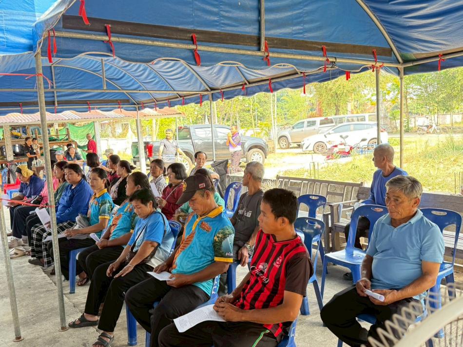 ประชุมประชาคมท้องถิ่นในระดับหมู่บ้านฯ   ณ ศาลาประชาคม หมู่ที่ 4 บ้านทันเวลาสามัคคี  ตำบลโนนสมบูรณ์ อำเภอเดชอุดม จังหวัดอุบลราชธานี