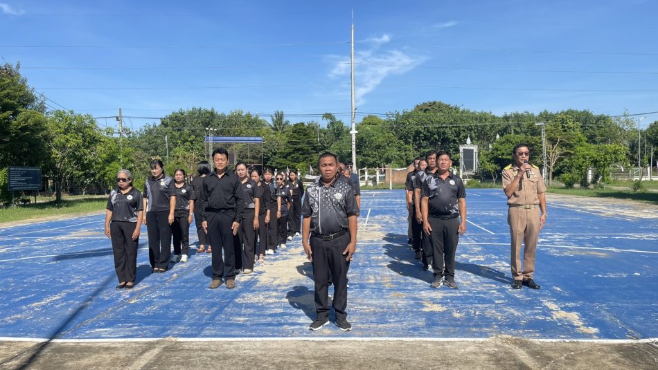 เข้าเเถวเคารพธงชาติ ณ องค์การบริหารส่วนตำบลโนนสมบูรณ์