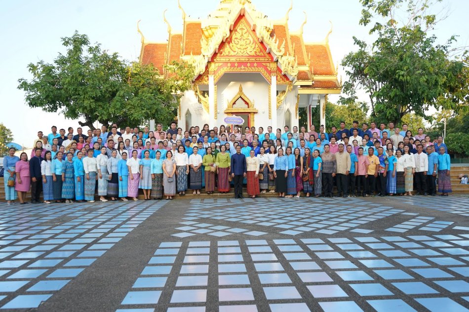 ร่วมกิจกรรม "สืบสานศาตร์ศิลป์  มรดกแผ่นดิน ผ้าถิ่นไทยอุบล" เพื่อน้อมสำนักในพระมหากรุณาธิคุณของสมเด็จพระนางเจ้าสิริกิติ์ พระบรมราชินีนาถ พระบรมราชชนนีพันปีหลวง  